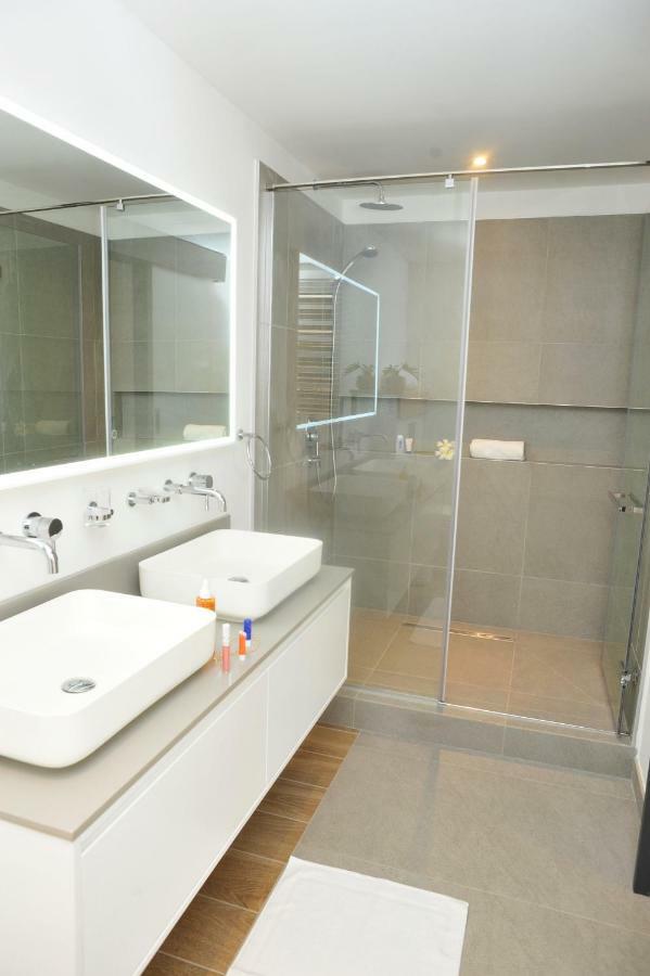 Obiches Luxury Beachfront Apartment Trou-Aux-Biches Exterior foto